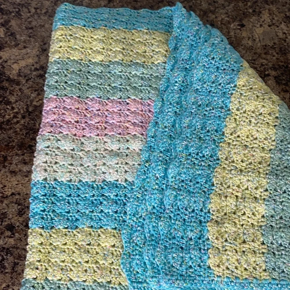 Handmade Pastel Stripped Crochet Baby Blanket Scalloped Trim 40”x40”